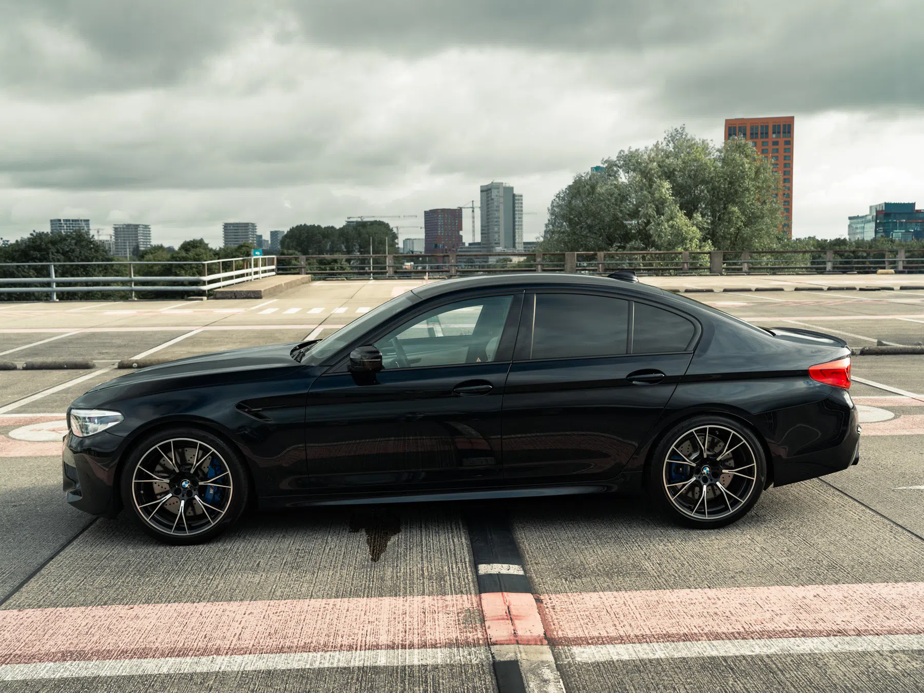 BMW M5 F90 zwart